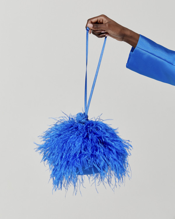 Акцент на перья: смелые образы для невесты