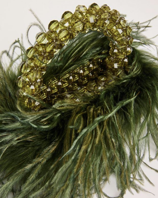 Акцент на перья: смелые образы для невесты