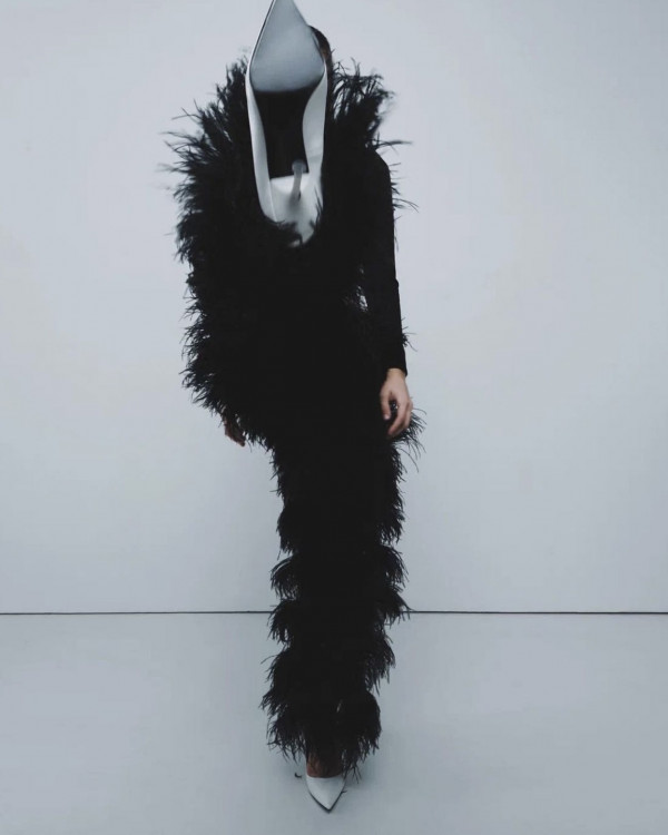 Акцент на перья: смелые образы для невесты