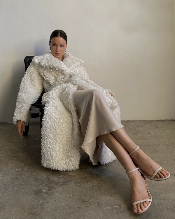 10 светлых шуб из экомеха для зимнего