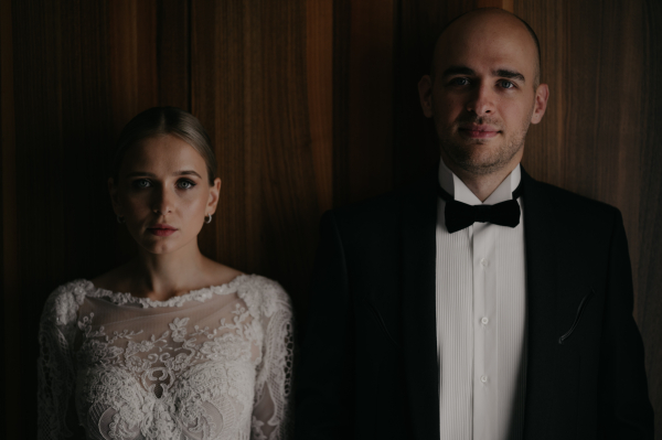 Классическая свадебная история с цветочным оформлением