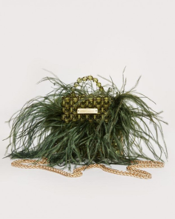 Акцент на перья: смелые образы для невесты