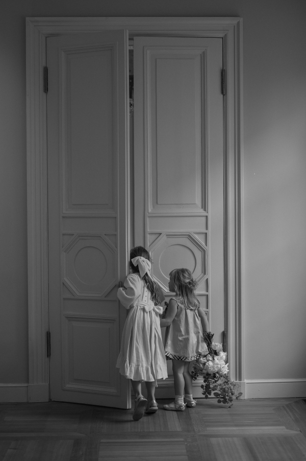 Классическая свадебная история с цветочным оформлением