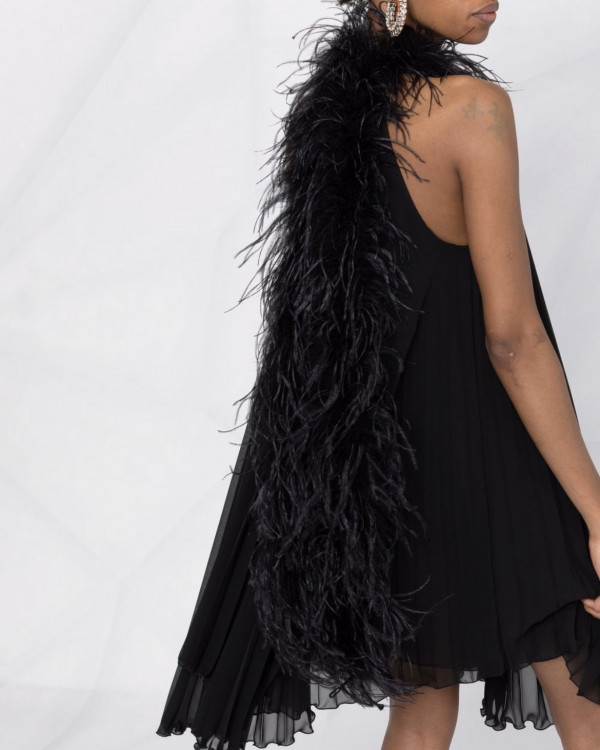 Акцент на перья: смелые образы для невесты