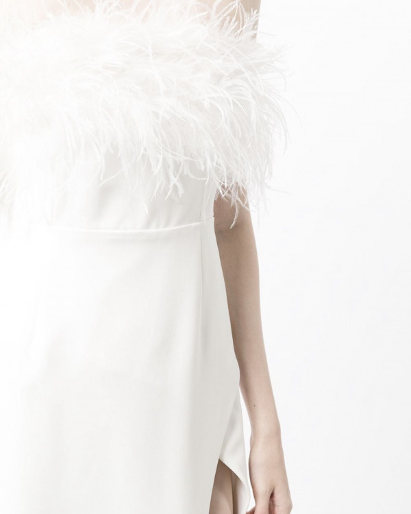 Акцент на перья: смелые образы для невесты