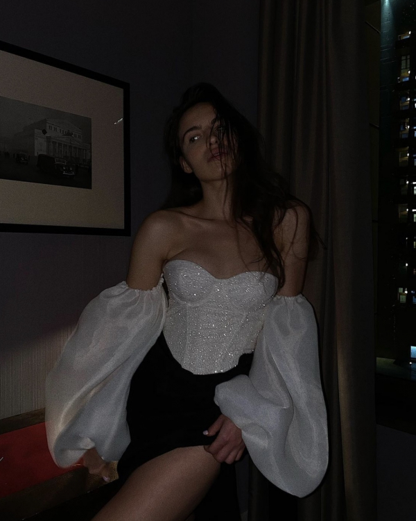 Где искать идеальный белый корсет?