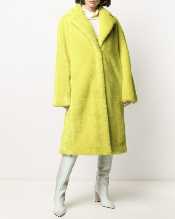 16 цветных шуб из экомеха