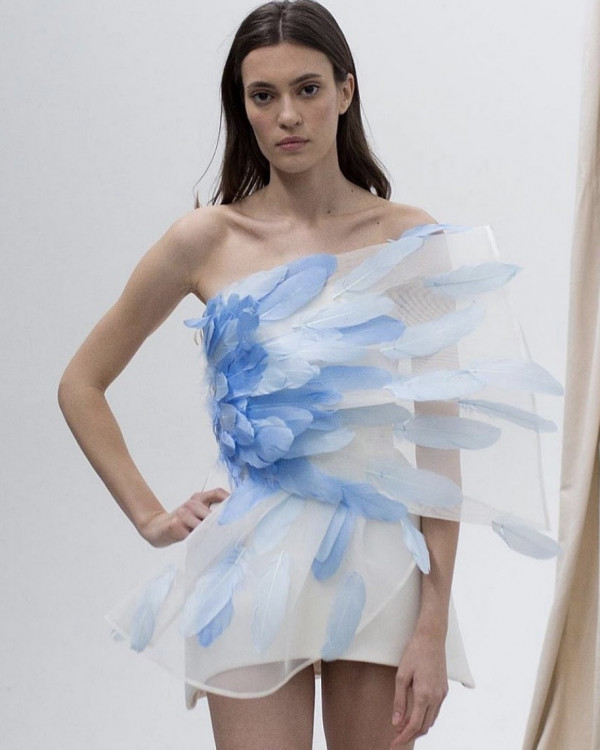 Акцент на перья: смелые образы для невесты