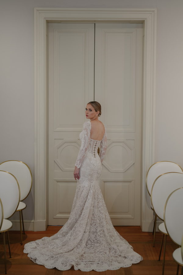 Классическая свадебная история с цветочным оформлением