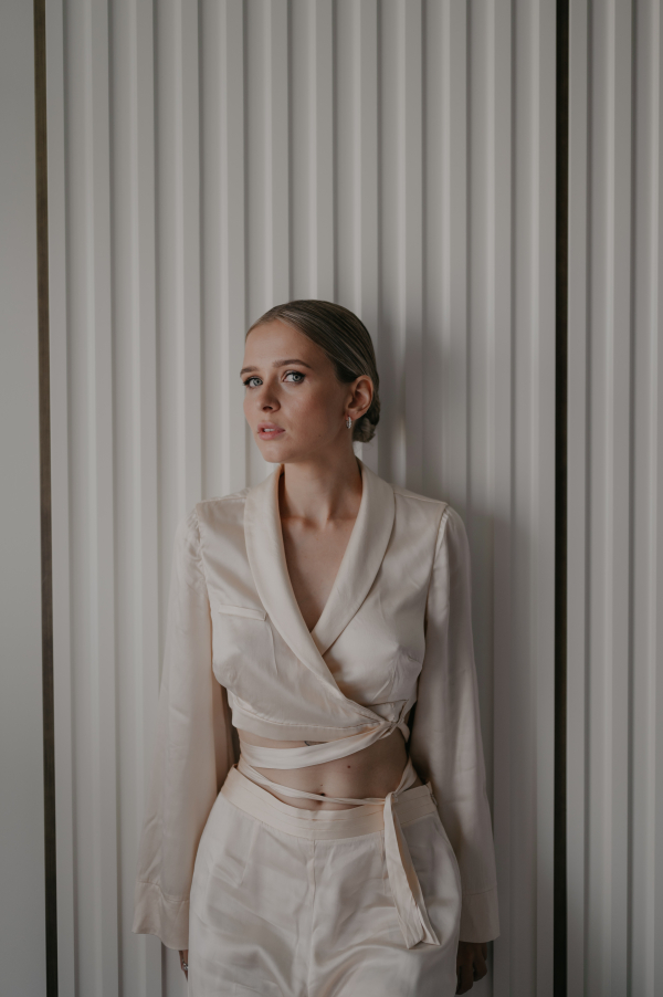 Классическая свадебная история с цветочным оформлением