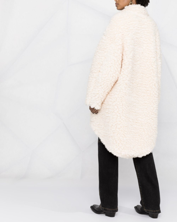 10 светлых шуб из экомеха для зимнего