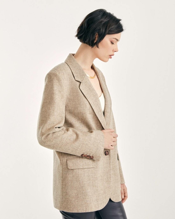 11 зимних нарядов для мамы невесты