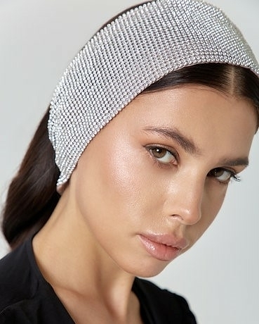 36 блестящих украшений на голову