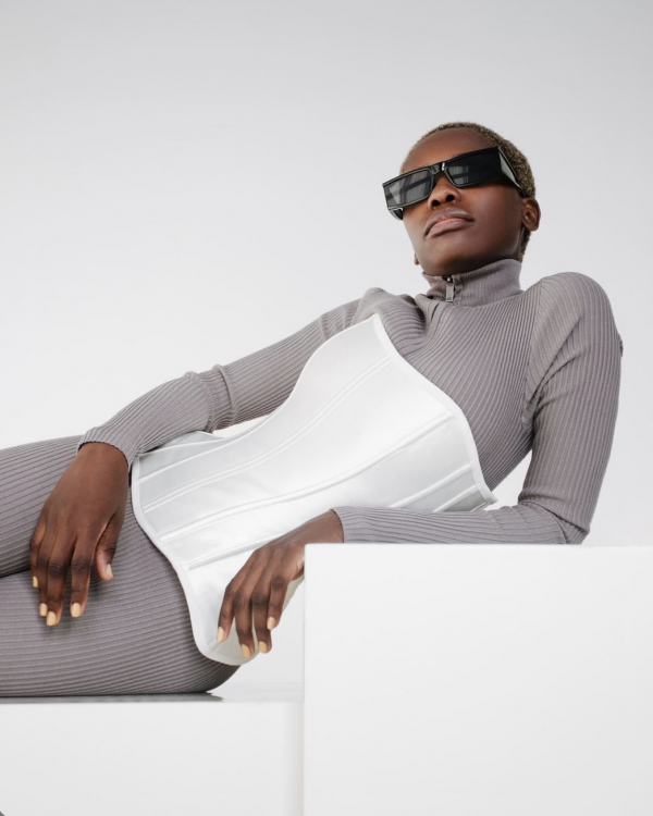 Где искать идеальный белый корсет?