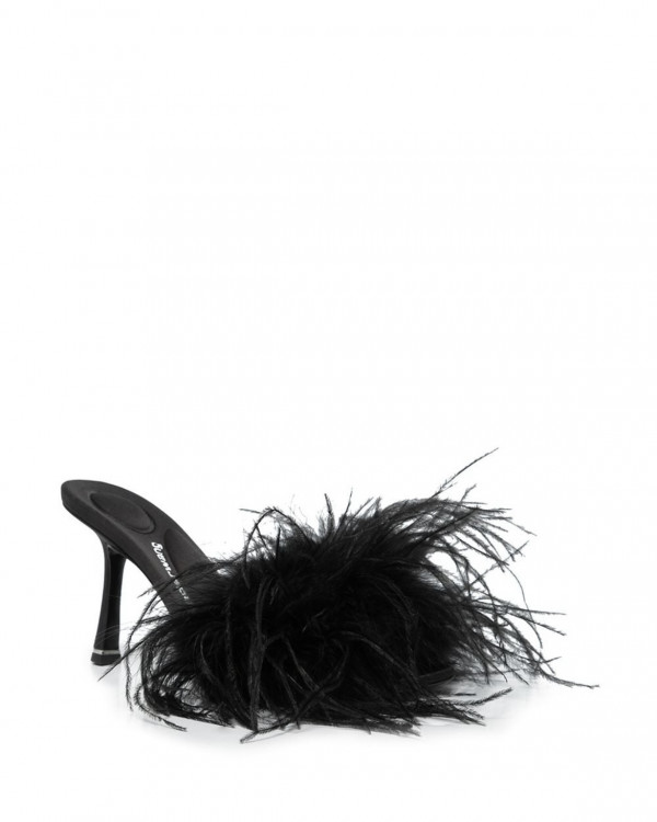 Акцент на перья: смелые образы для невесты