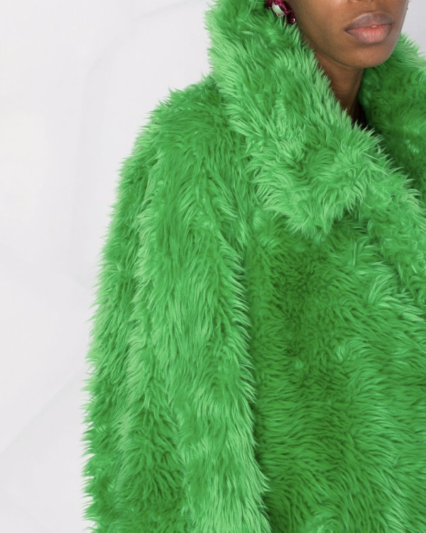 16 цветных шуб из экомеха