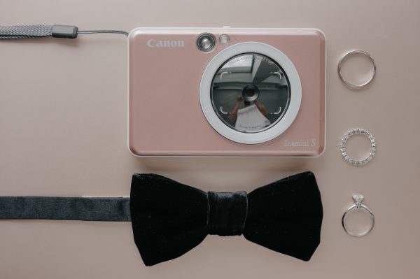 Классическая свадебная история с цветочным оформлением