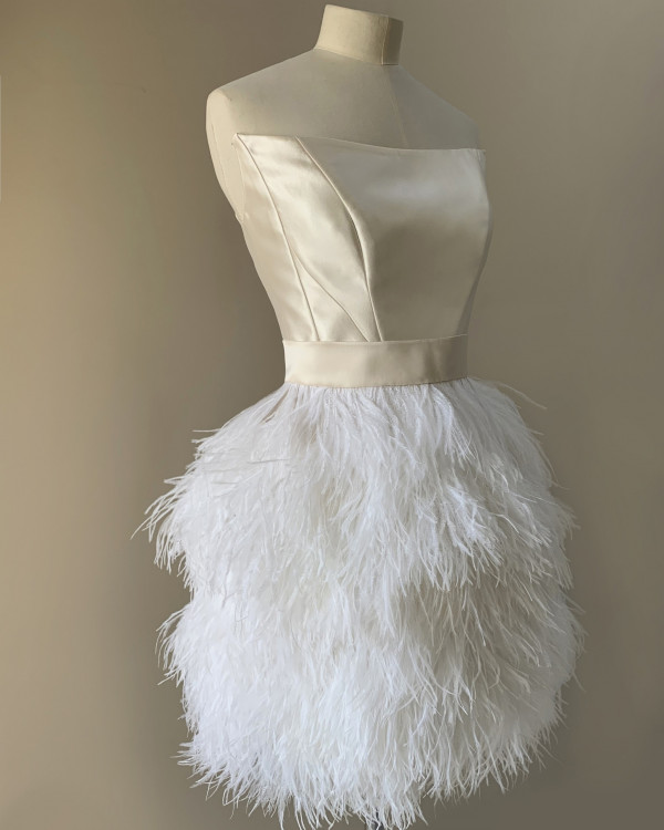 Акцент на перья: смелые образы для невесты