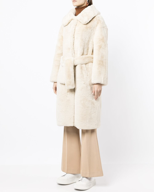 10 светлых шуб из экомеха для зимнего