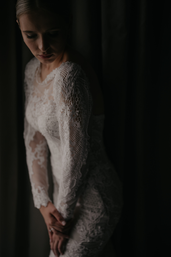 Классическая свадебная история с цветочным оформлением