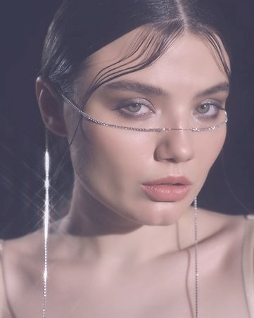 36 блестящих украшений на голову