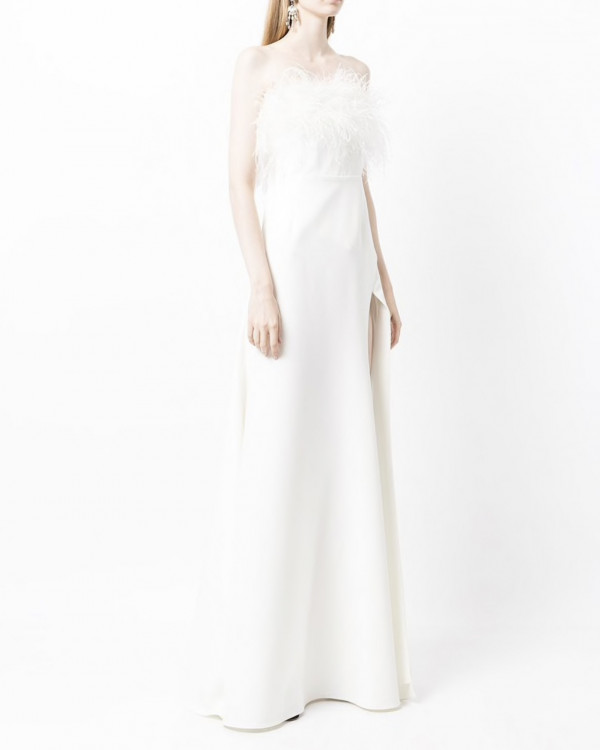 Акцент на перья: смелые образы для невесты