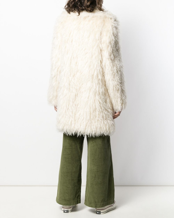 10 светлых шуб из экомеха для зимнего