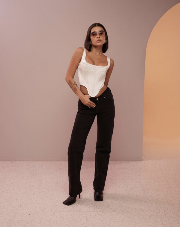 Где искать идеальный белый корсет?