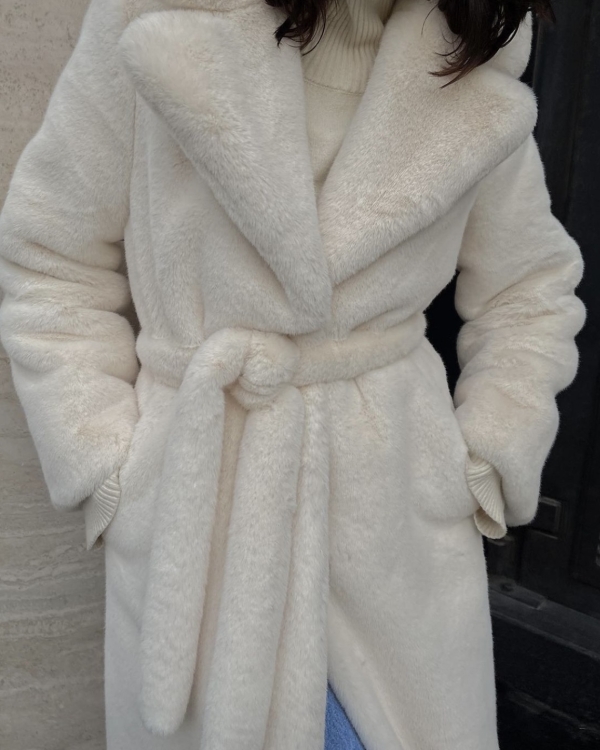 10 светлых шуб из экомеха для зимнего