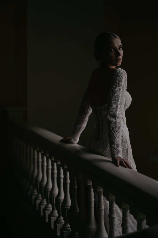 Классическая свадебная история с цветочным оформлением