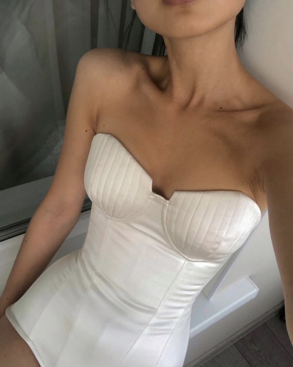 Где искать идеальный белый корсет?