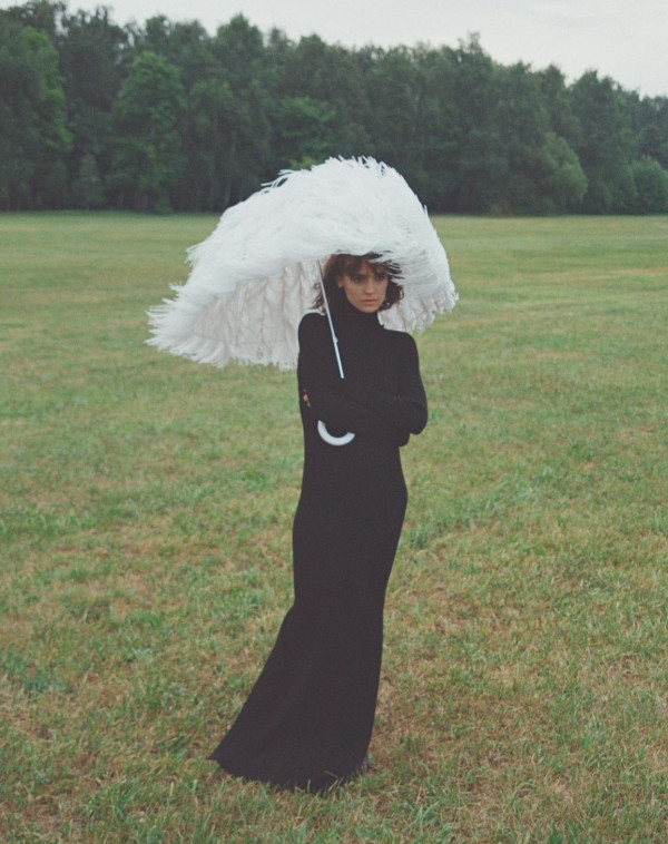 Акцент на перья: смелые образы для невесты