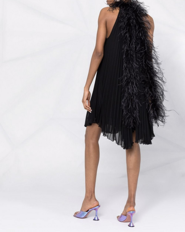 Акцент на перья: смелые образы для невесты