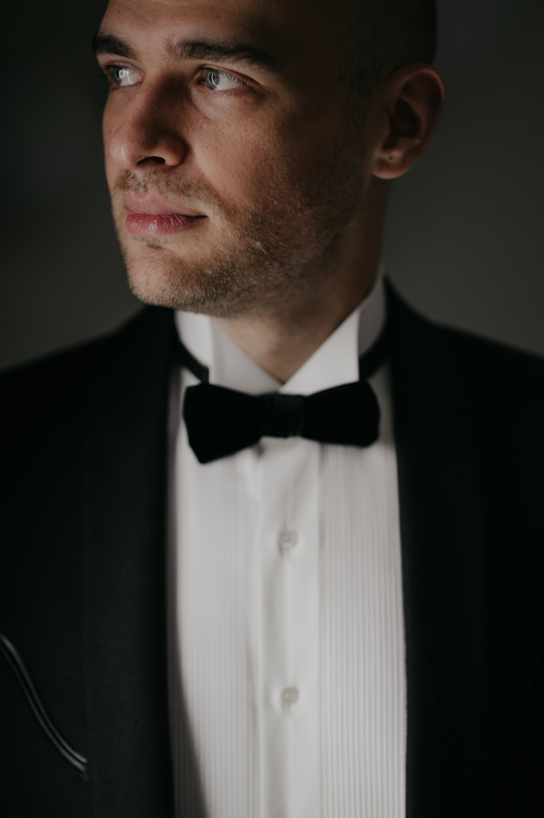 Классическая свадебная история с цветочным оформлением