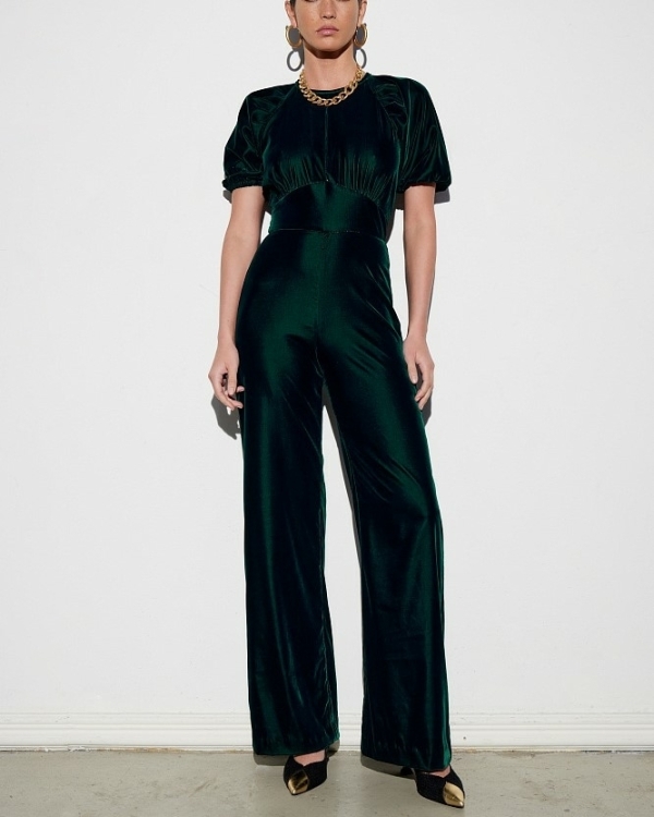 11 зимних нарядов для мамы невесты