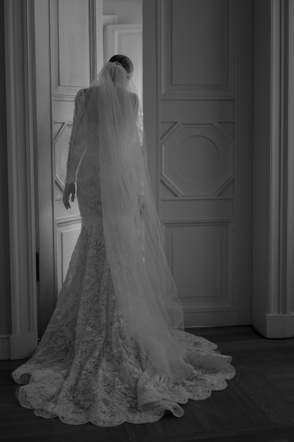 Классическая свадебная история с цветочным оформлением