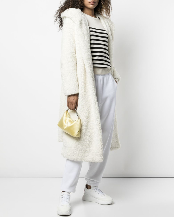 10 светлых шуб из экомеха для зимнего