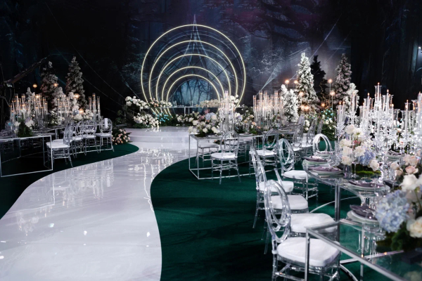 Стильный зимний декор на свадьбе