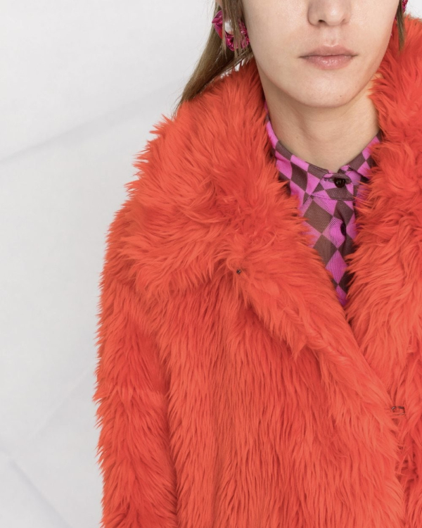 16 цветных шуб из экомеха