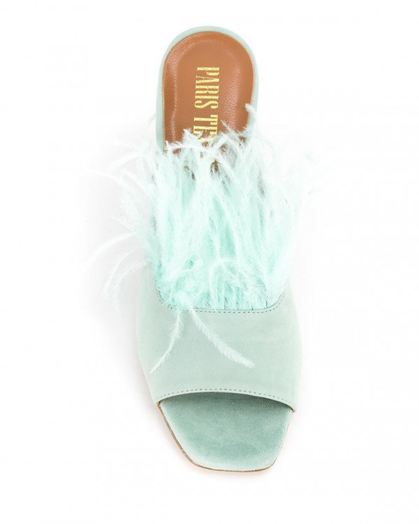 Акцент на перья: смелые образы для невесты