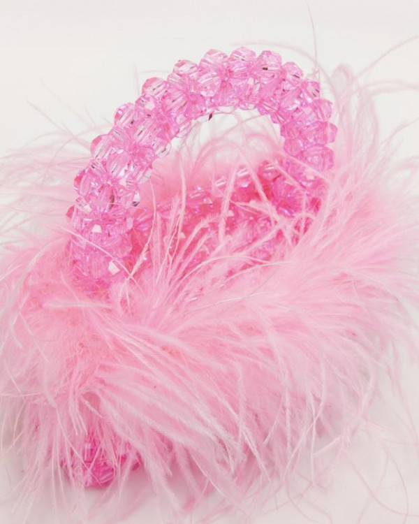 Акцент на перья: смелые образы для невесты