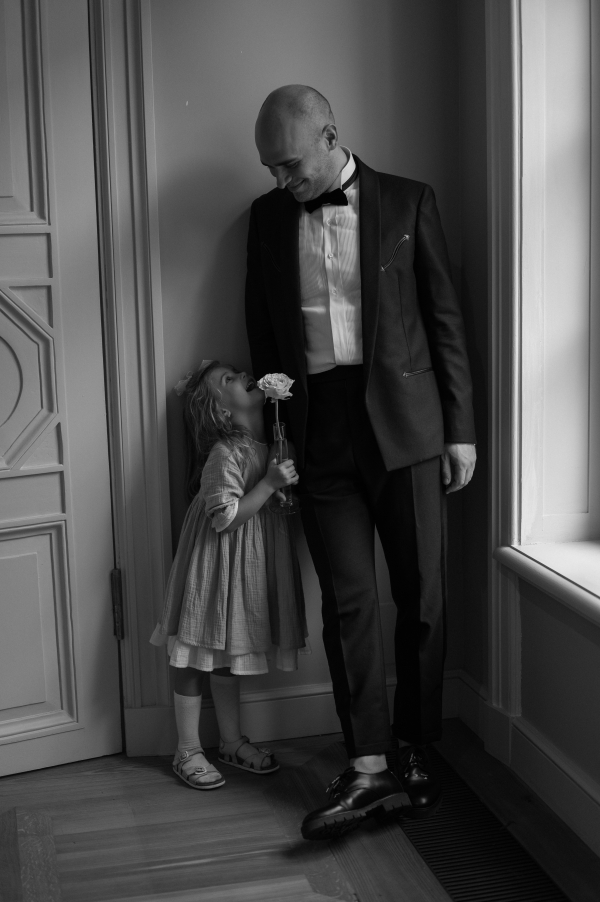 Классическая свадебная история с цветочным оформлением