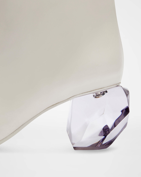 Зимняя свадьба: 11 актуальных ботильонов и сапог