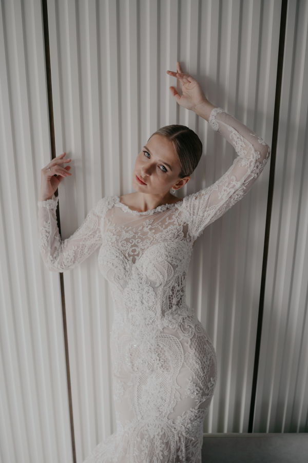 Классическая свадебная история с цветочным оформлением