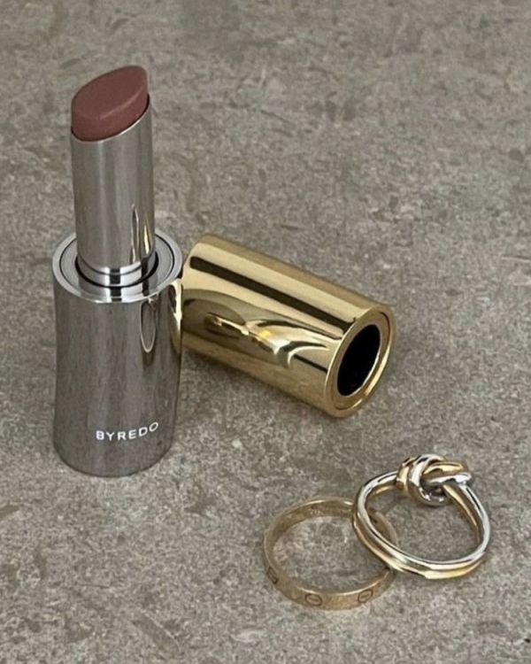 Как выбрать подходящий нюдовый оттенок помады?