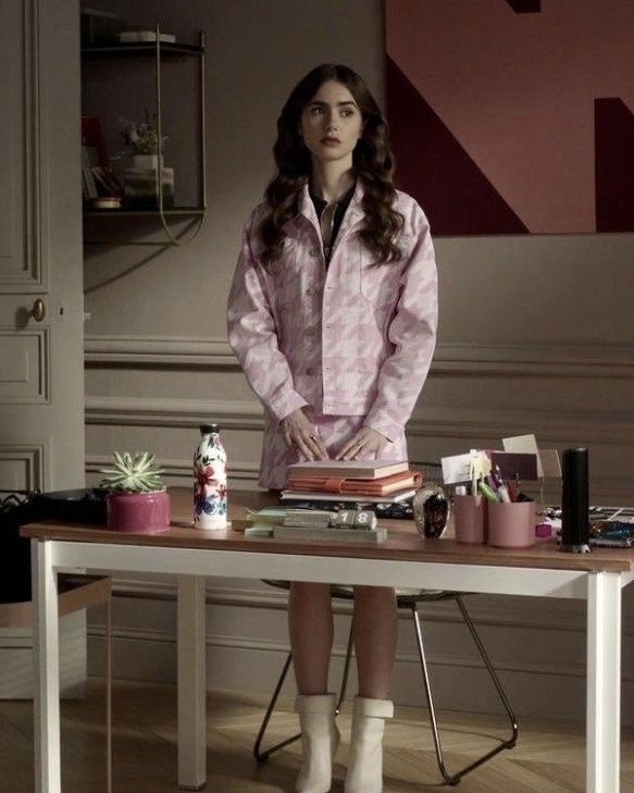 Эмили в Париже: как одеться в духе