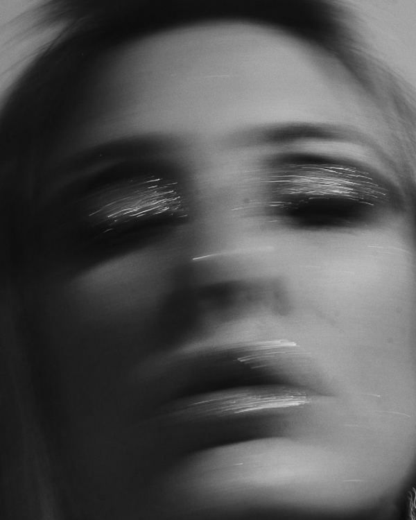 Просто блестяще: бьюти-средства для сияющего макияжа