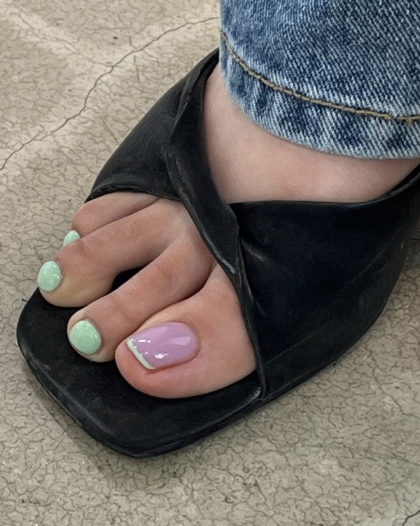 12 идей для новогоднего педикюра