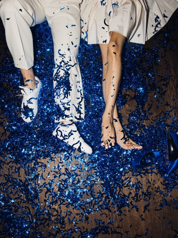 Свадебная съемка с синими акцентами в отеле