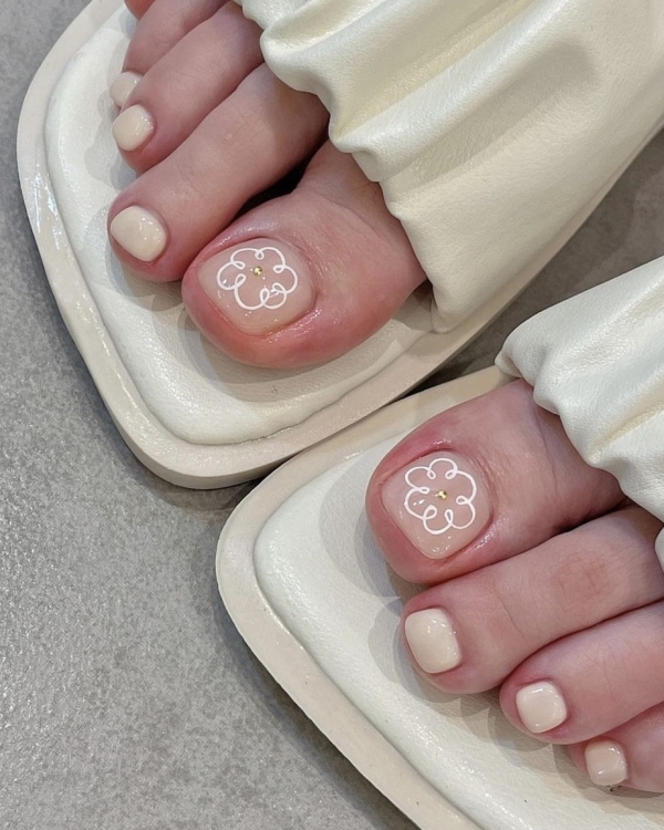 12 идей для новогоднего педикюра